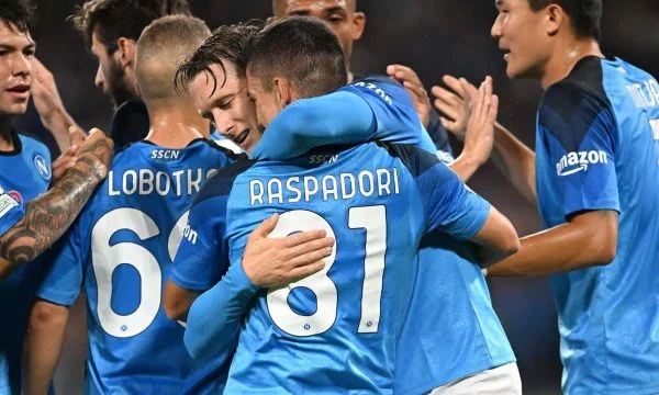Neapel ist nicht falsch gegen Ajax, sichert Passage in die Champions League