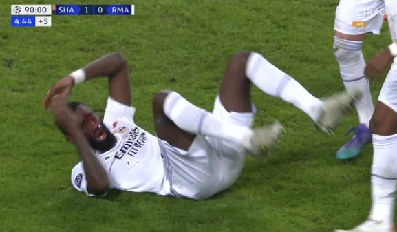 Il momento nel video quando Rudger segna Real e sanguina in duello con il portiere