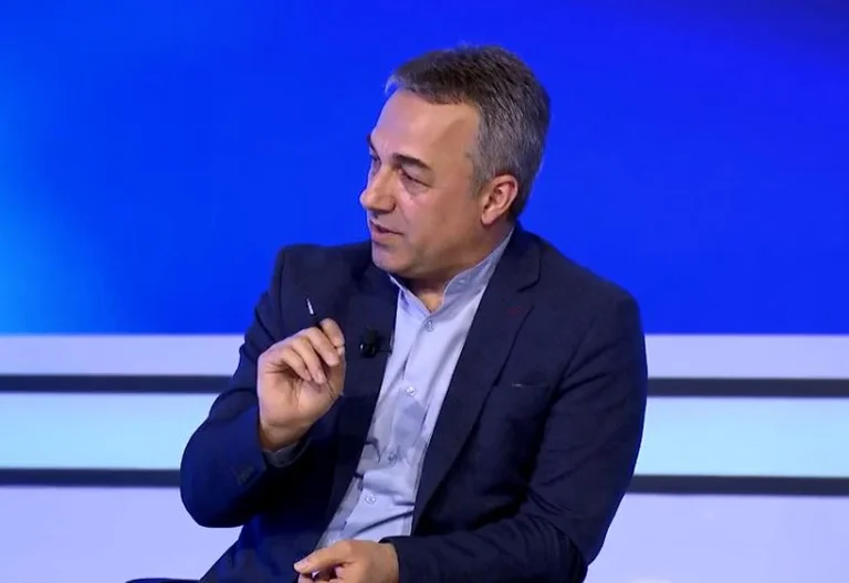Abdullah ironia con i video VV: Governo “proposses contro l'opposizione