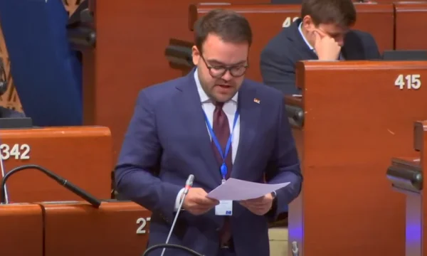 Serbischer MP mit Propaganda: Lassen Sie den Kosovo nicht in KiE