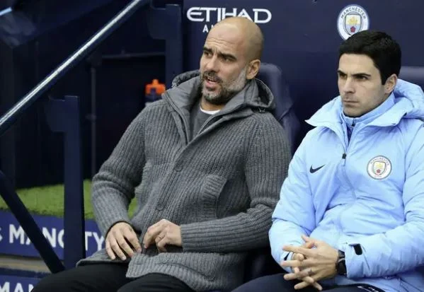 Les fans sont convaincus que Pep Guardiola ékrijoi Michel Arteta pour renforcer le titre de Premierligla