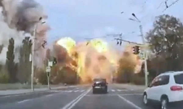 Video pubblicato quando il missile russo colpisce un oggetto in ucraino