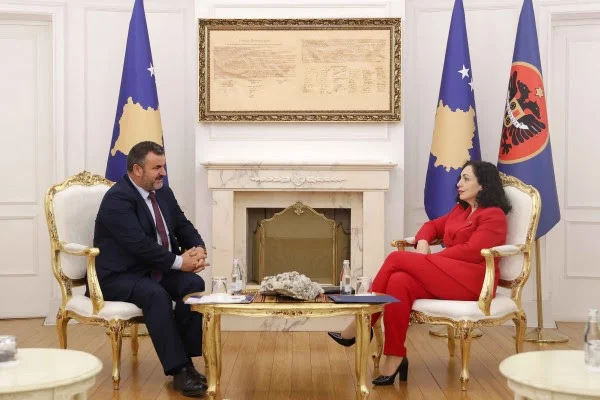 Osmani incontra con ombudsman, discusso diritti albanesi in Valle