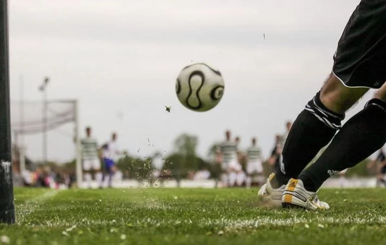 Un match de football en Roumanie s'est terminé avec un score de 50-0 : C'est difficile d'imaginer comment un but est marqué toutes les 90 secondes