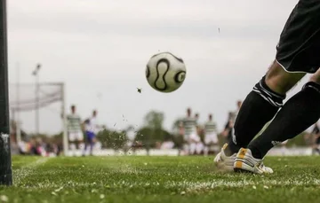 Ein Fußballspiel in Rumänien endete mit einer Punktzahl von 50-0: Es ist schwer vorstellbar, wie ein Tor alle 90 Sekunden erzielt wird