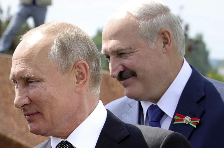 Guardian: Belarusian Lukashenko Gives Sign of Joining Russia in War