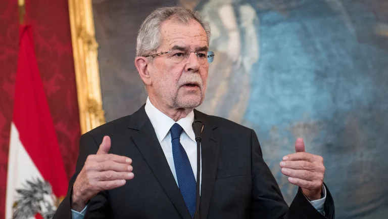 Österreichischer Präsident Alexander Van der Bellen wird erneut gewählt