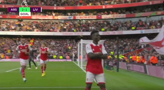 Arsenal n'arrête pas Saka marque le but de l'avantage sur Liverpool