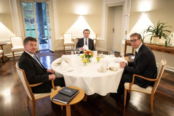 Dialog in Blindheit, Pessimismus, dass der Druck auf Serbien wirksam wird