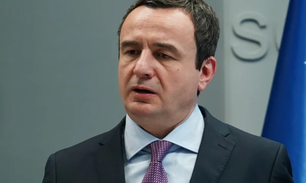 Kurti sulmon mediet në Kosovë: Ka nga ato që besojnë lajmin me orgjinë nga Beogradi sesa nga Prishtina