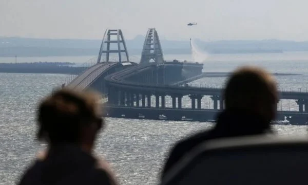Russland sagt, dass ein Teil der Brücke von der Explosion für den Kreislauf freigegeben wurde