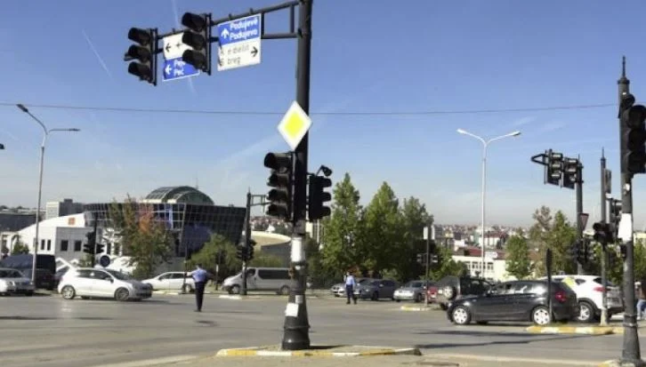 Communications in Pristina get messed up, cause traffic malfunction
