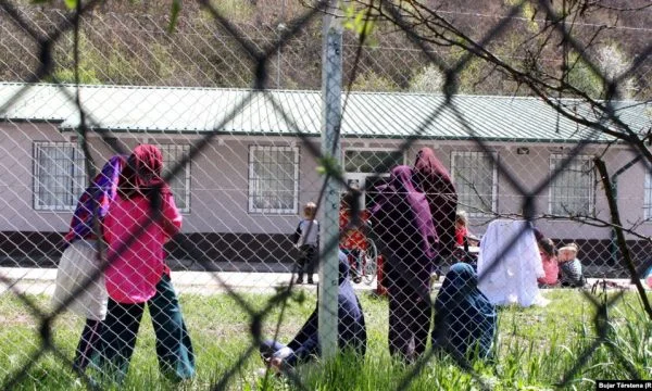 Die Geschichte des Kosovo, die mit jungen Frau und Tochter nach Syrien ging