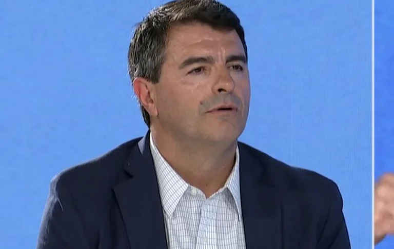 Florin Krasniqi: Vetevendosje ha tomado dinero y sigue recibiendo de todos excepto Ramiz Kelmendi