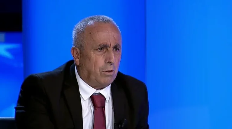 Teacher without pay: Albin Kurti aims to degrad teachers and push union