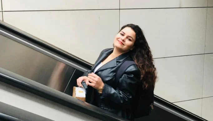 Witness's daughter leaves for Germany: Kosovo Sorry, Dreams Ended