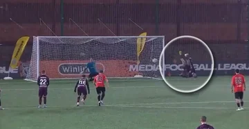 Die Welt ist die schönste <x0). Fußball macht verrückte Dinge wie das.