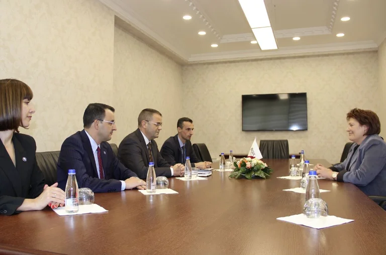 Governor Mehmeti meets Bureau Council leaders, talks about the insurance sector