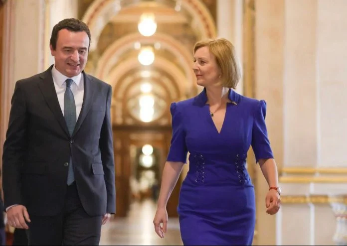 Le Premier ministre britannique dans une lettre à Kurti: Un grand intérêt suivra l'évolution de la situation au Kosovo