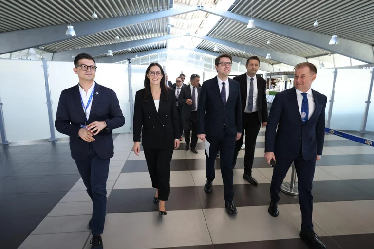 Excavation beginnt bei Durres Hafen für Waren, die aus dem Kosovo exportiert und importiert werden