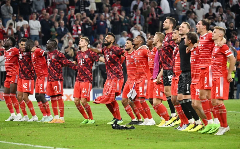 Formations officielles : Bayern Plzen, Mane commence à la première minute.