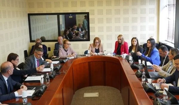 Murati in Durres: Macht und Opposition Kampf für es