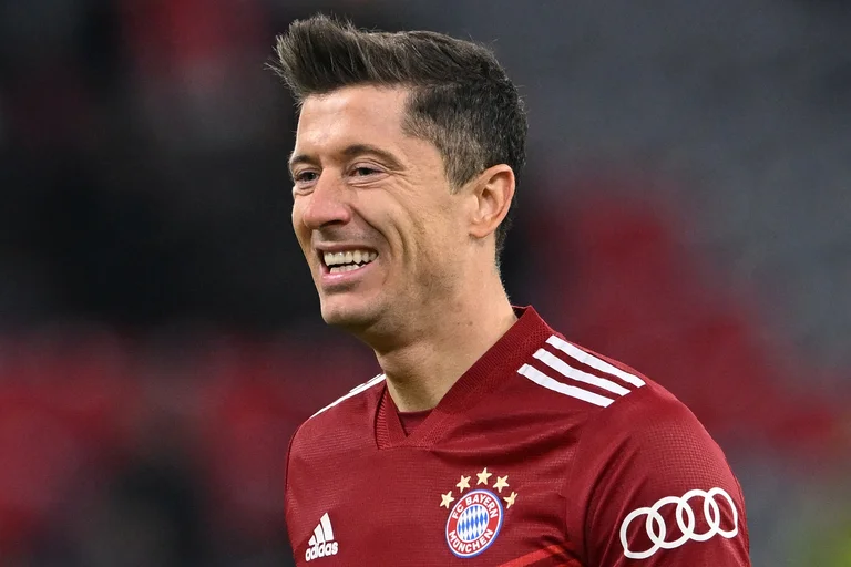 LeWandowski admits that Real Madrid had expressed interest in him, shows why he chose Barcelona