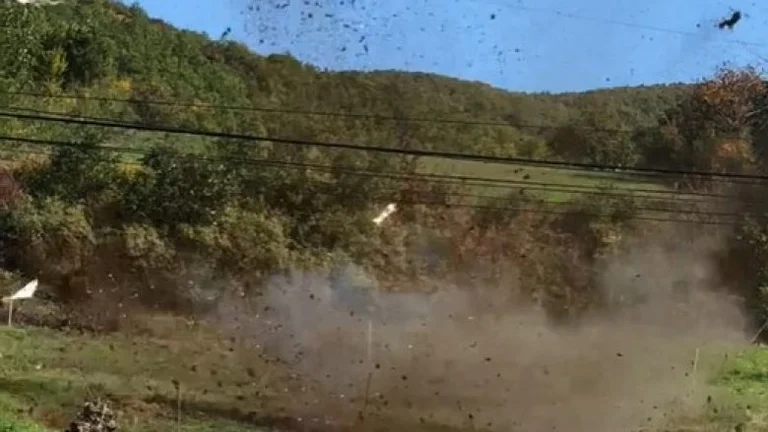 Der Moment der Bombardierung in Arllat de Drenas