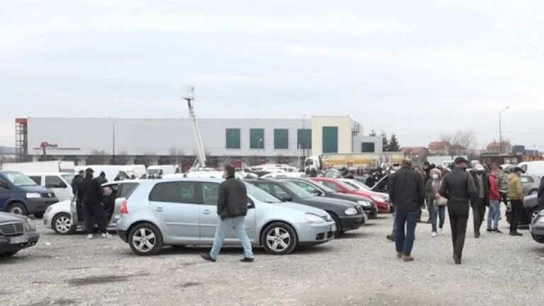 Polizeiaktion auf dem Automarkt, 4 Personen verhaftet