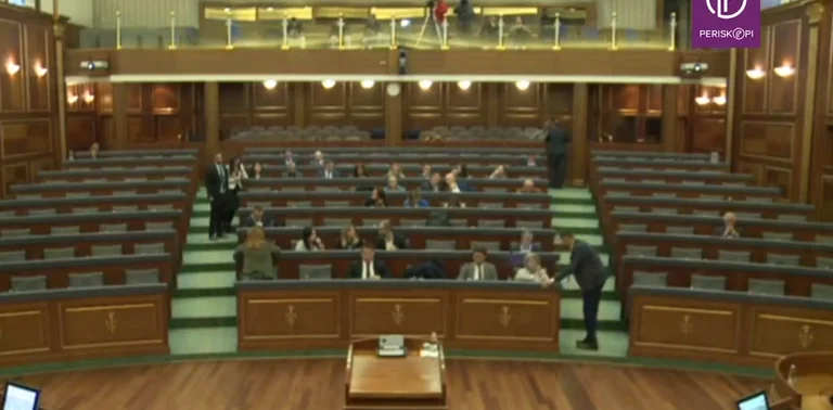 Twenty minutes: The bell rings constantly in the Parliament, deputies don't care, can't be seen in the hall