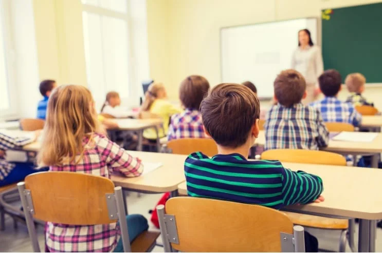 Krasniqi: Heureux que les enfants commencent à apprendre, le gouvernement a provoqué le début de l'année scolaire offensée et blessée.