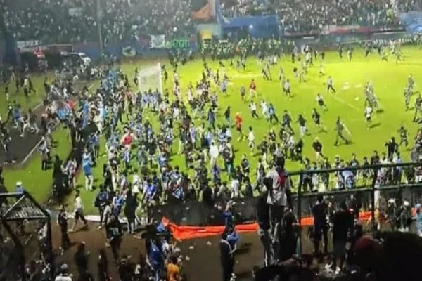 Tragödie in Indonesien, Meisterschaft ausgesetzt, FIFA reagiert