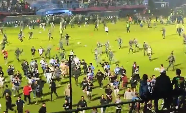 Paura: Video della tragedia con i fan in Indonesia