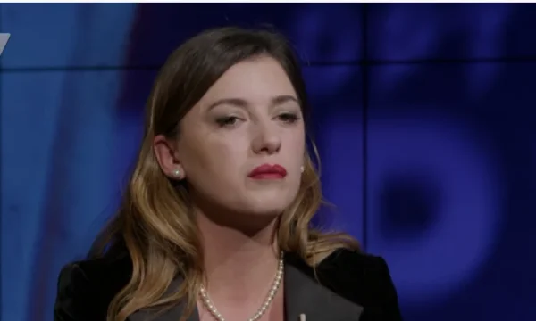 Albulena Haxhiu përlotet: Gjumin s’e bëj rehat për rastin e Astrit Deharit