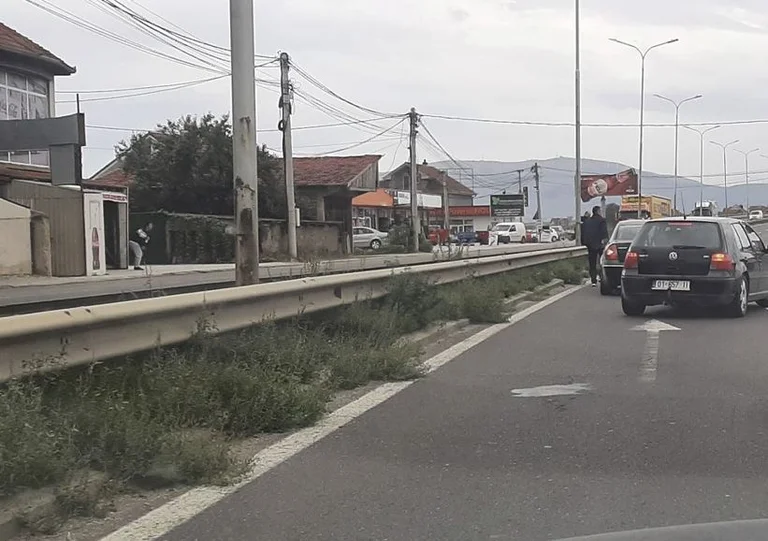 Vetura e shkelë një burrë në dalje të Sllatinës (Foto)