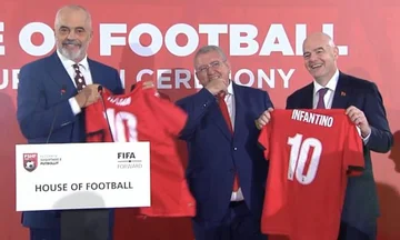 FIFA-Präsident Gianni Infantino erzählt eine interessante Geschichte, die ihm vor 20 Jahren in Albanien passierte.