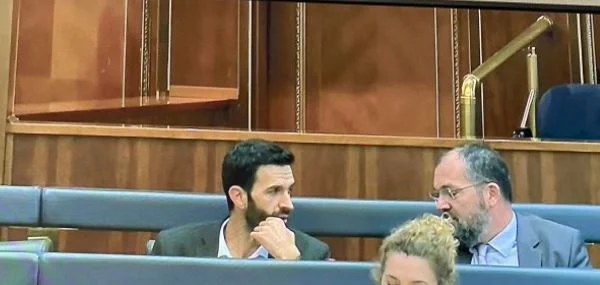 Eman Rrahmani tregon për Periskopin pse me Agushollin u ulën kah opozita në Kuvend