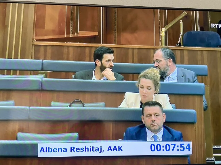 Çka po ndodh? Eman Rrahmani e Gramos Agusholli ulen kah opozita