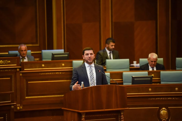 Memli Krasniqi: Greva në arsim nxori në pah një Qeveri jolegjitime, përçarëse dhe autokrate