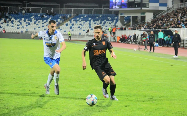 Atmosferë vetëm në tribuna – Prishtina dhe Drita nuk tregojnë asgjë në fushë