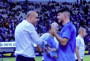Israel's Coach kam aus seinem Weg.
