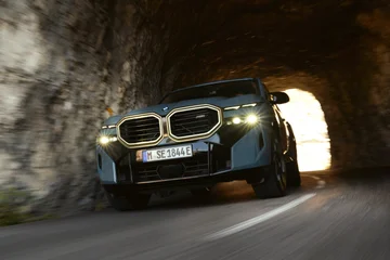 El nuevo modelo de BMW se presenta, su conforo como un avión, y el precio aprendido.