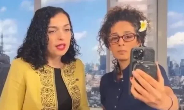 Vjosa Osmani inkurajon gratë iraniane të mos heqin dorë nga të drejtat e tyre: Jemi me ju