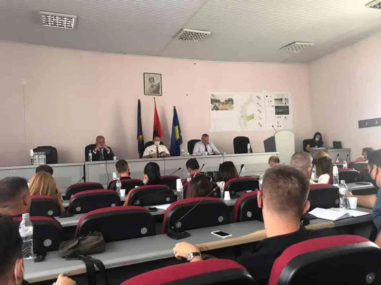 Asamblistja e Suharekës braktis Listën Guxo dhe i bashkohet AAK’së