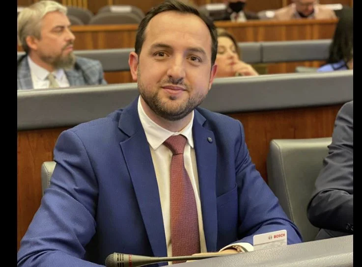 Deputeti i Vetëvendosjes: Ka tendencë të kontrollit