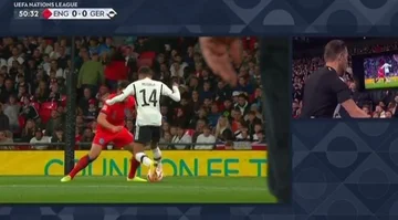 Maguire verursacht die Strafe Deutschland zu beherrschen England