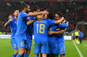 Italien Marks Victory über Ungarn, Takes Group Leader