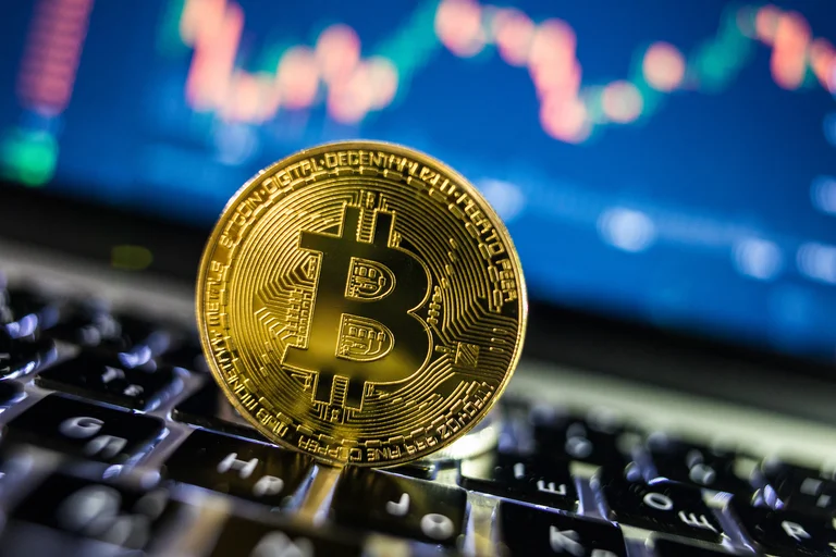 Bitcoin kërcen mbi 20,000 dollarë për herë të parë në rreth një javë