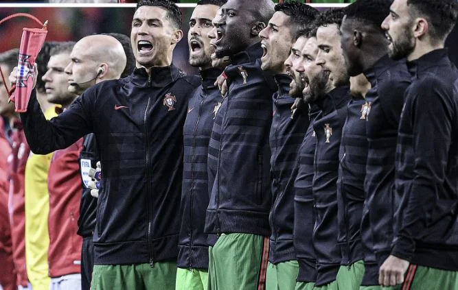 E keni vërejtur këtë gjest të Ronaldos me kombëtaren e Portugalisë, pse ai e bën këtë veprim gjithmonë?