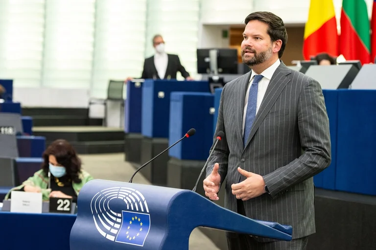 Eurodeputeti: BE t’i bëjë thirrje vendeve anëtare që nuk kanë njohur Kosovën të ndryshojnë qëndrim